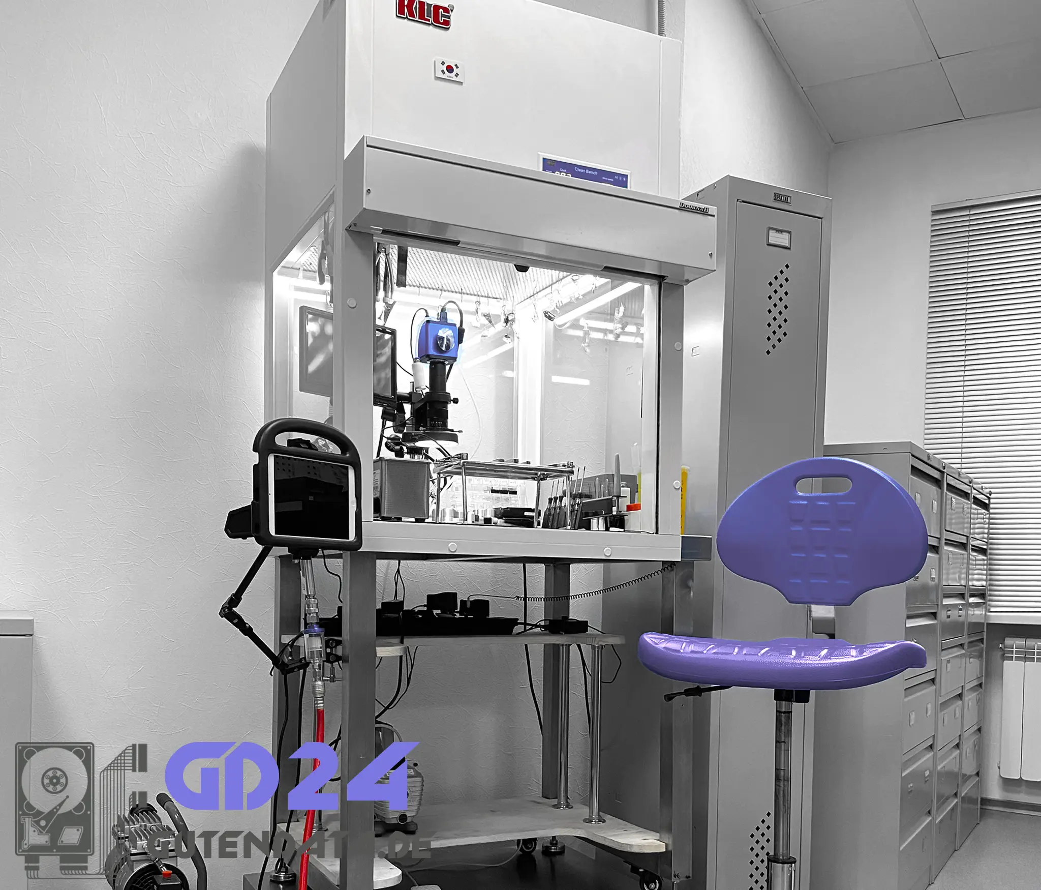 Laminar flow hood in GutenData 24 lab