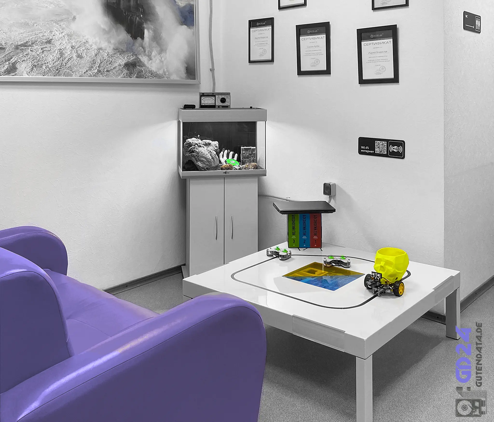 Waiting area in GutenData 24 lab