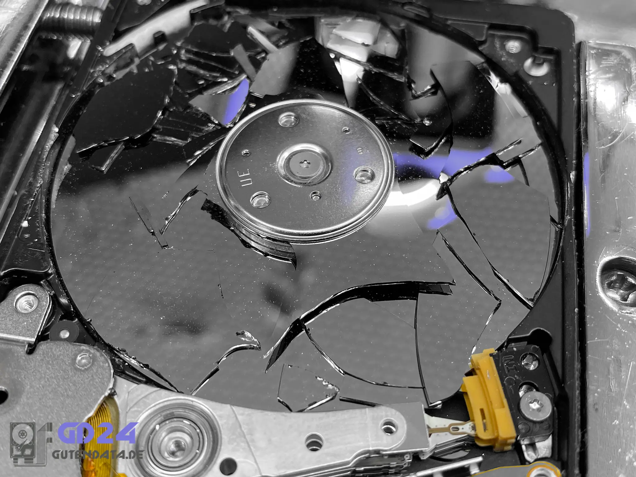 Seagate ST1000LM035 hard drive – the top platter is cracked!